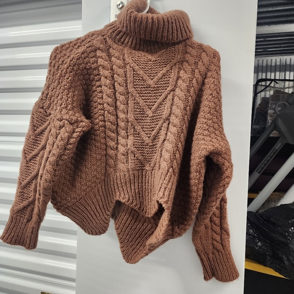 Cropped Sweater - Picture 2 of 3